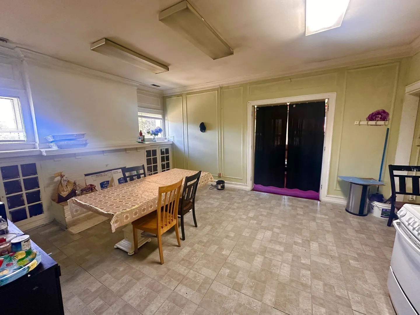 256 W DOWNER Place IL