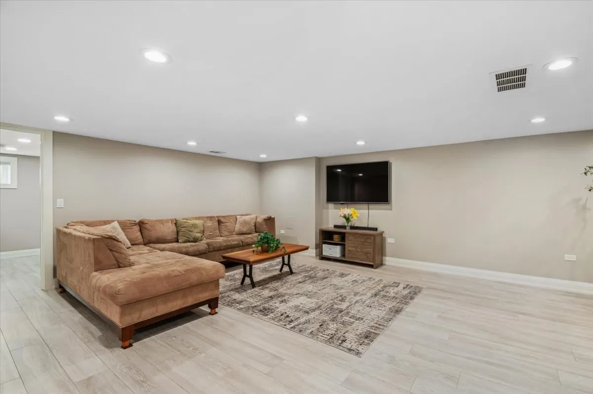 8836 Sayre Avenue IL