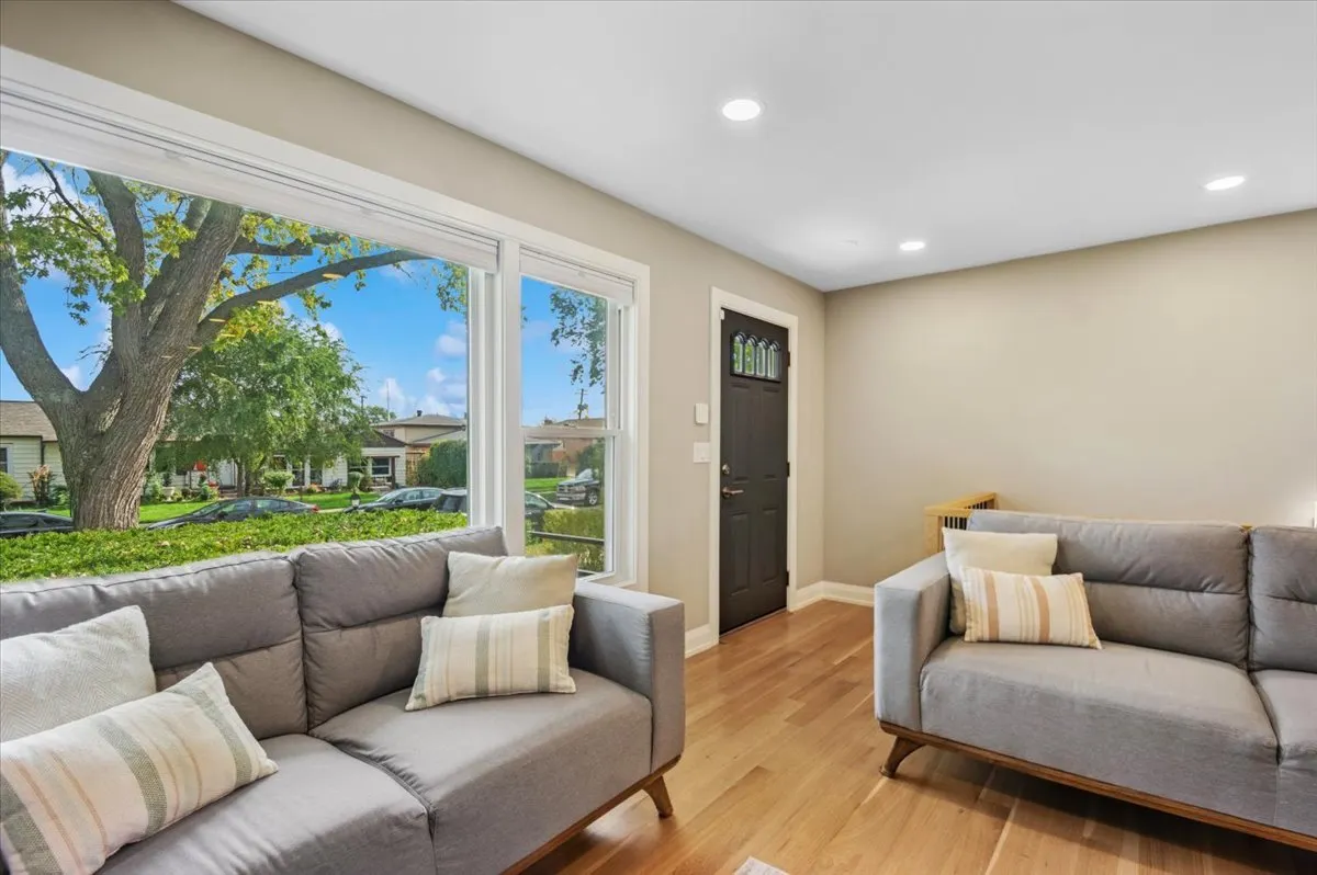 8836 Sayre Avenue IL