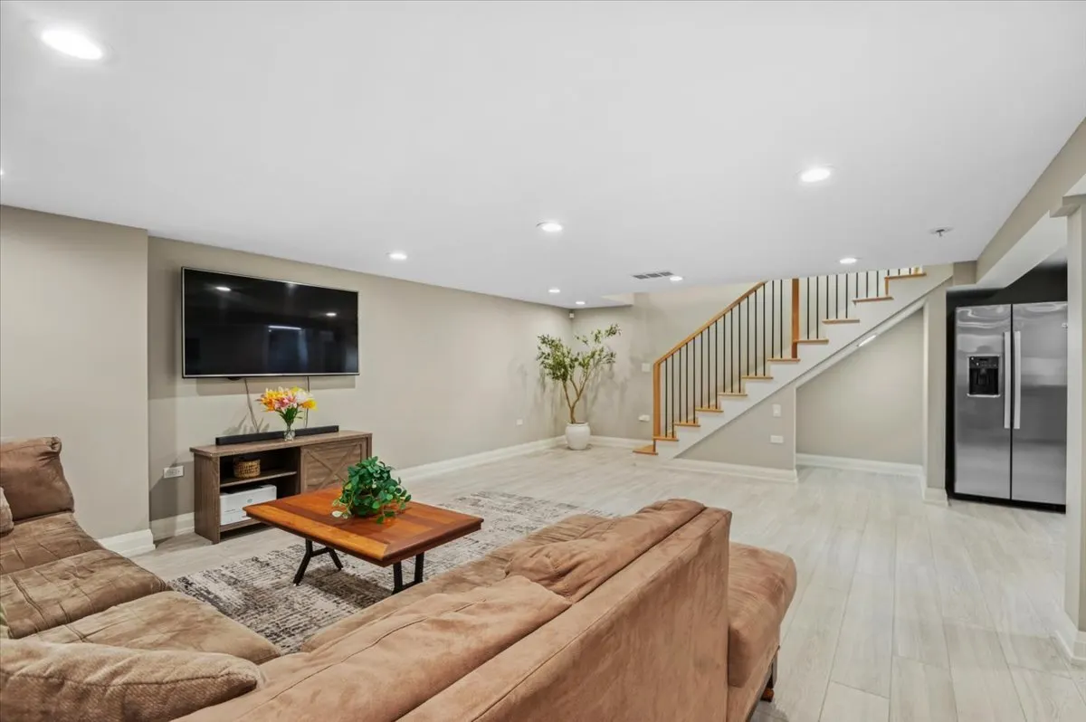 8836 Sayre Avenue IL