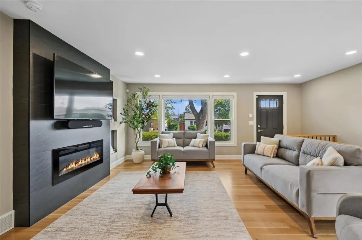 8836 Sayre Avenue IL