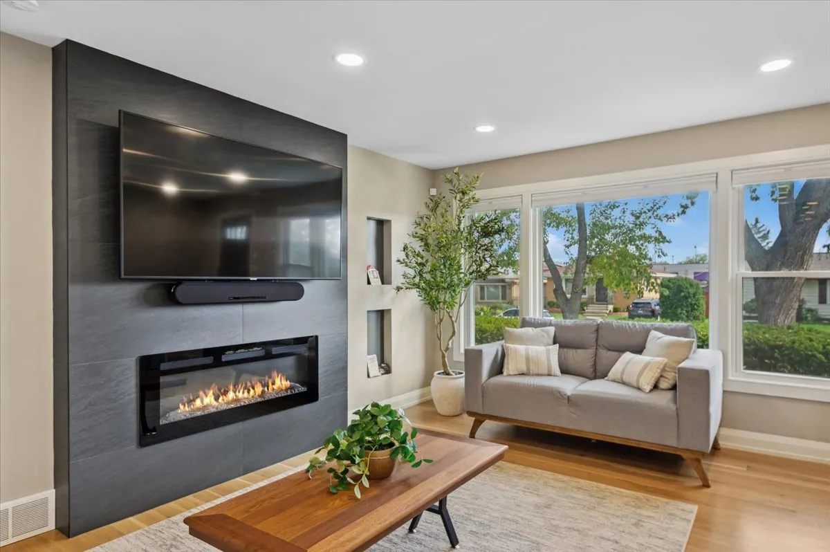 8836 Sayre Avenue IL