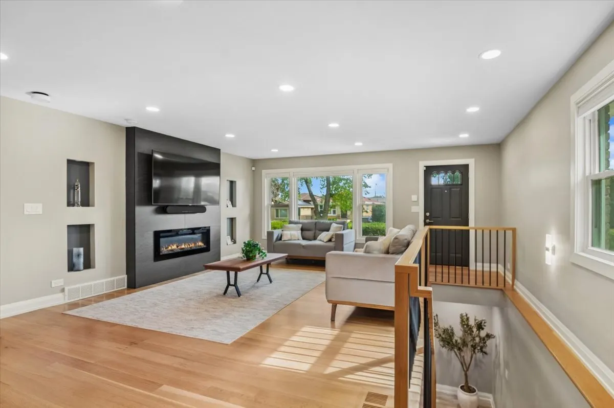 8836 Sayre Avenue IL