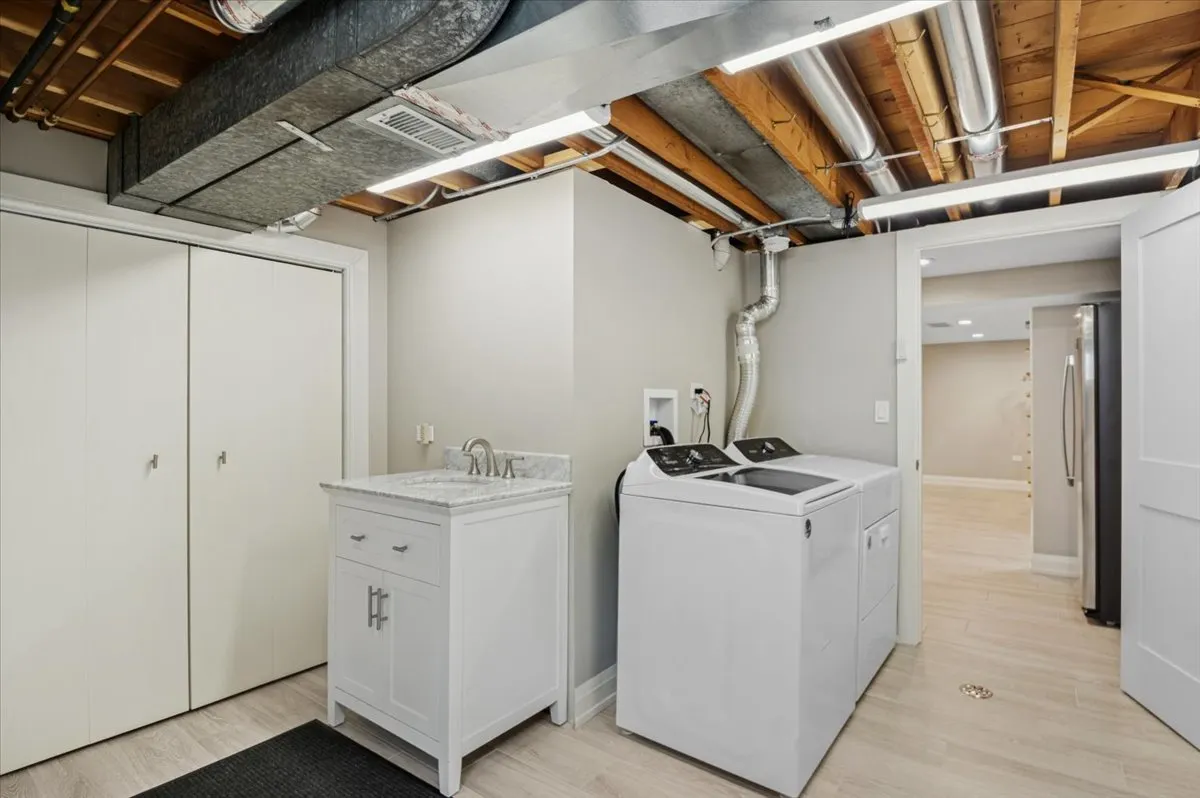 8836 Sayre Avenue IL