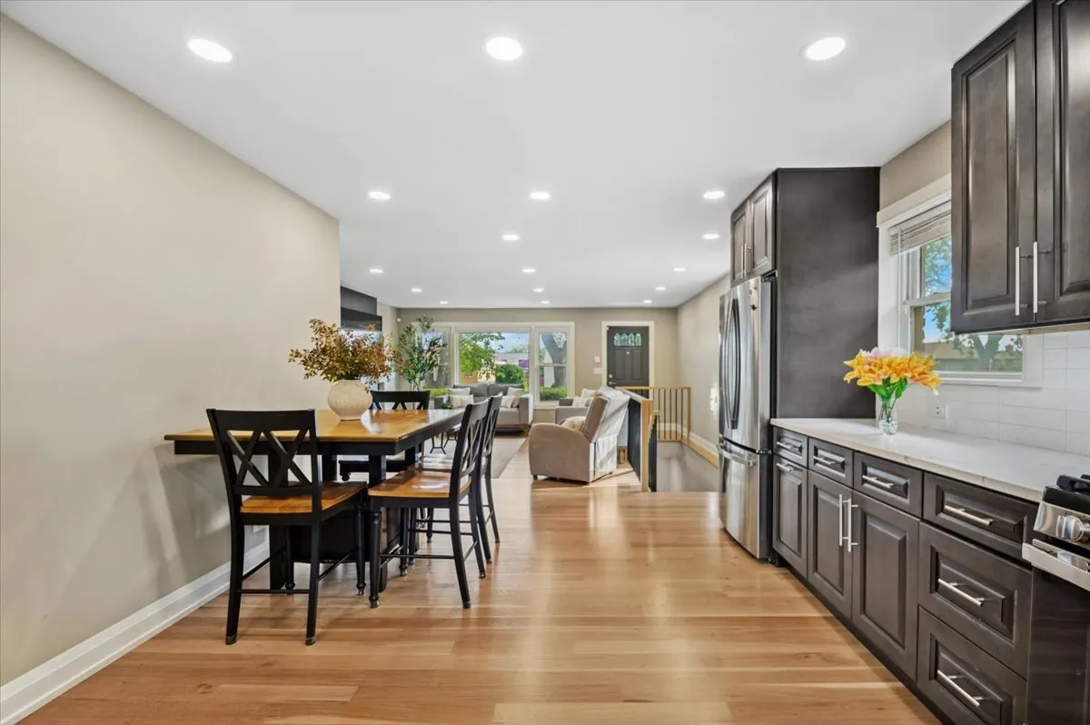 8836 Sayre Avenue IL