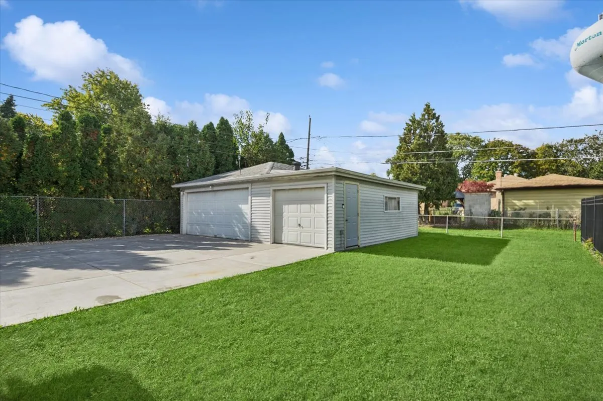 8836 Sayre Avenue IL