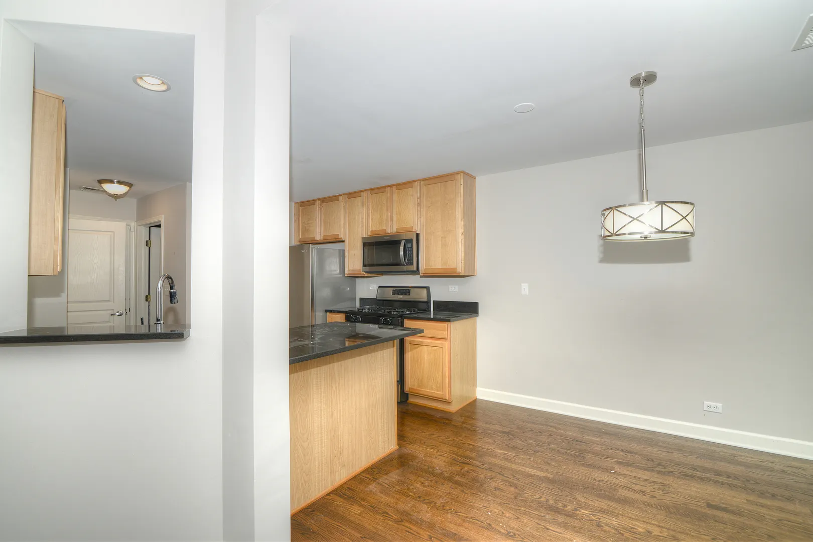 531 METROPOLITAN Street IL