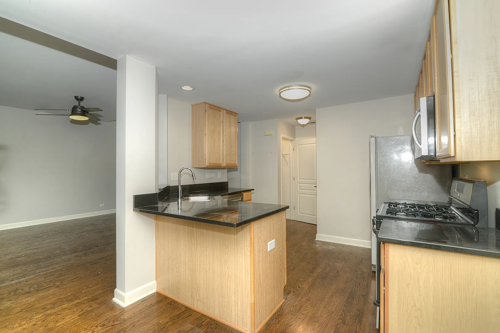 531 METROPOLITAN Street IL