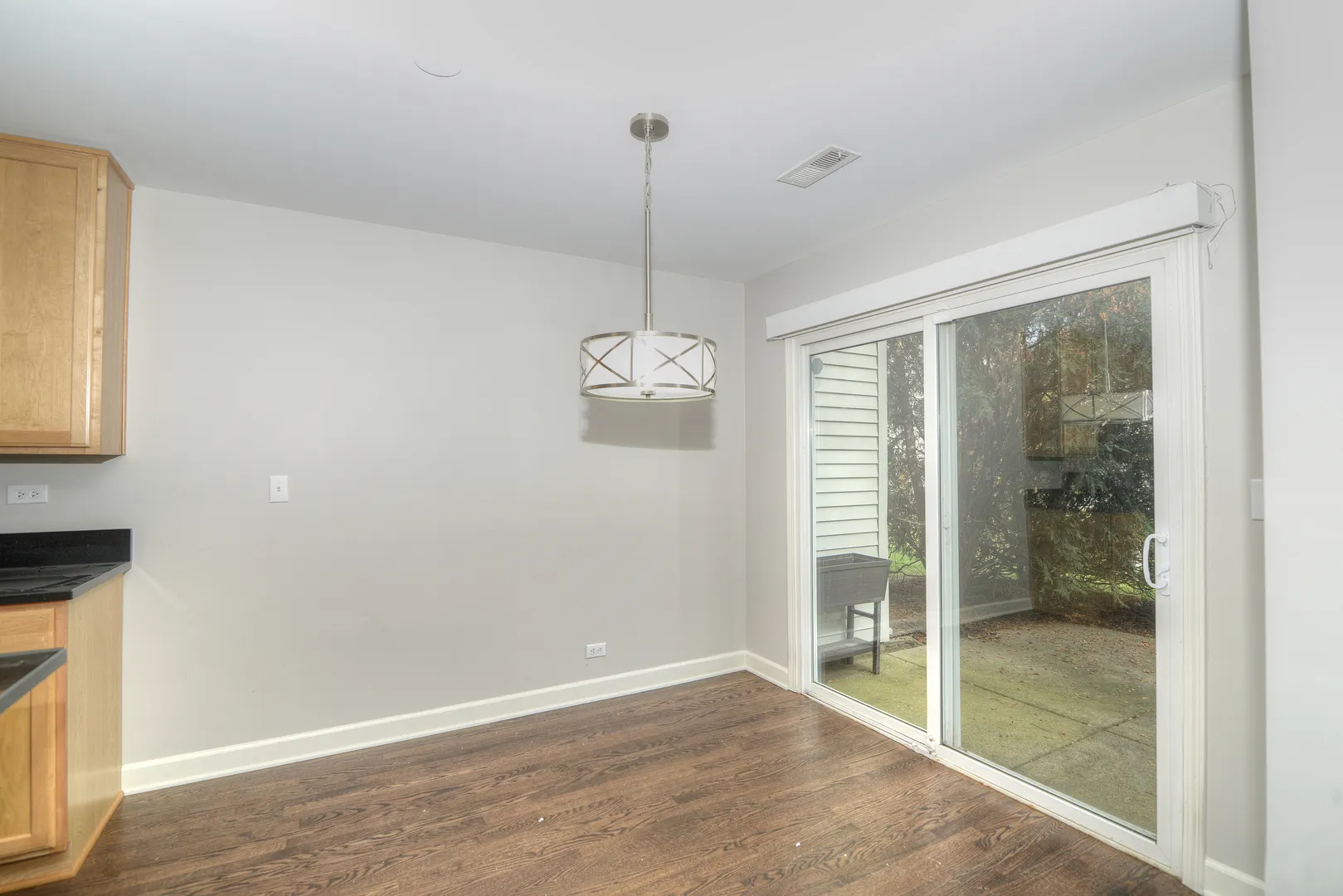 531 METROPOLITAN Street IL