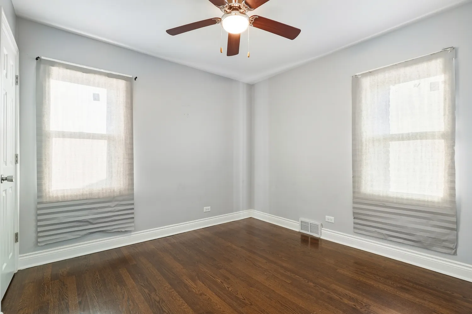 14643 La Salle Street IL