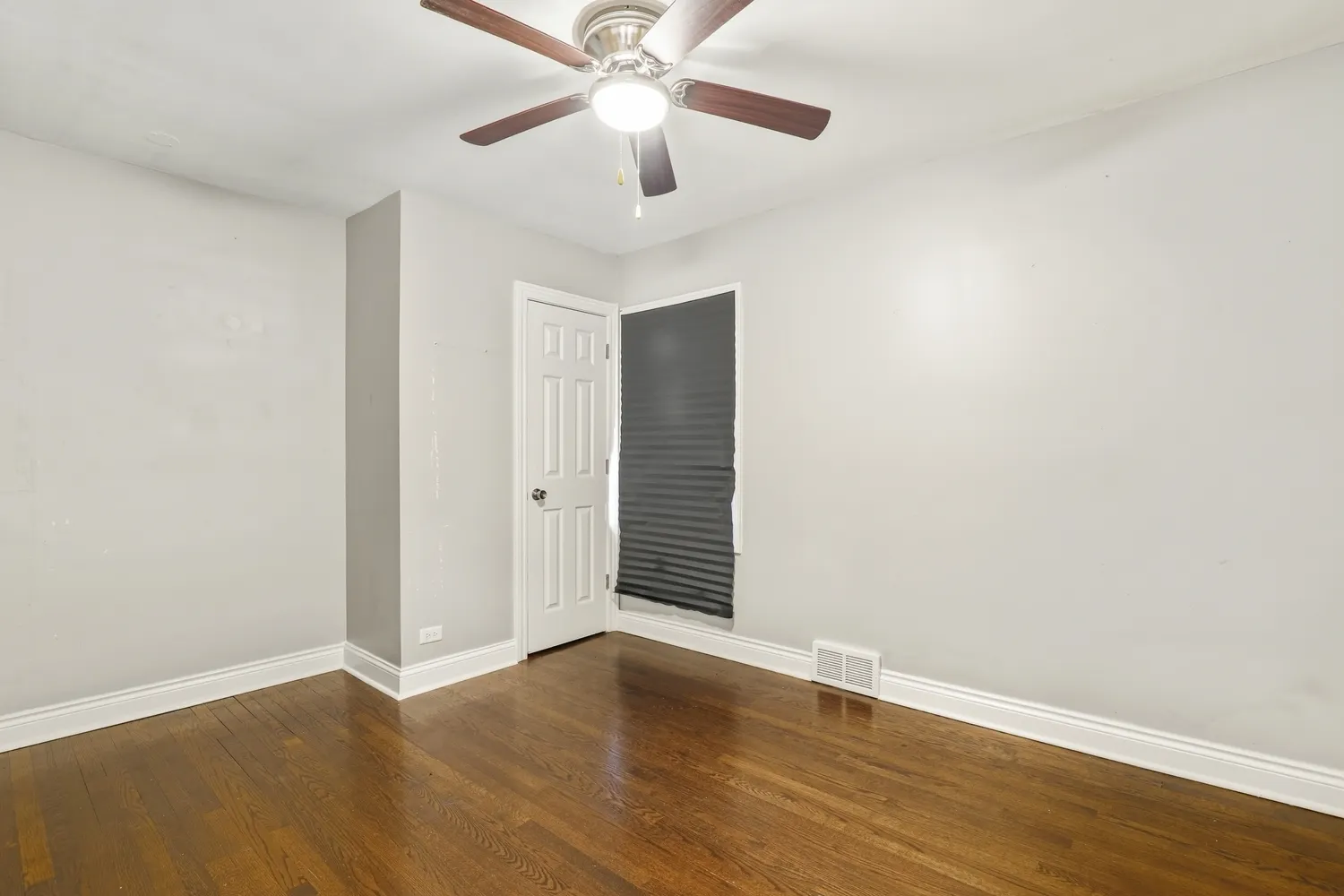 14643 La Salle Street IL