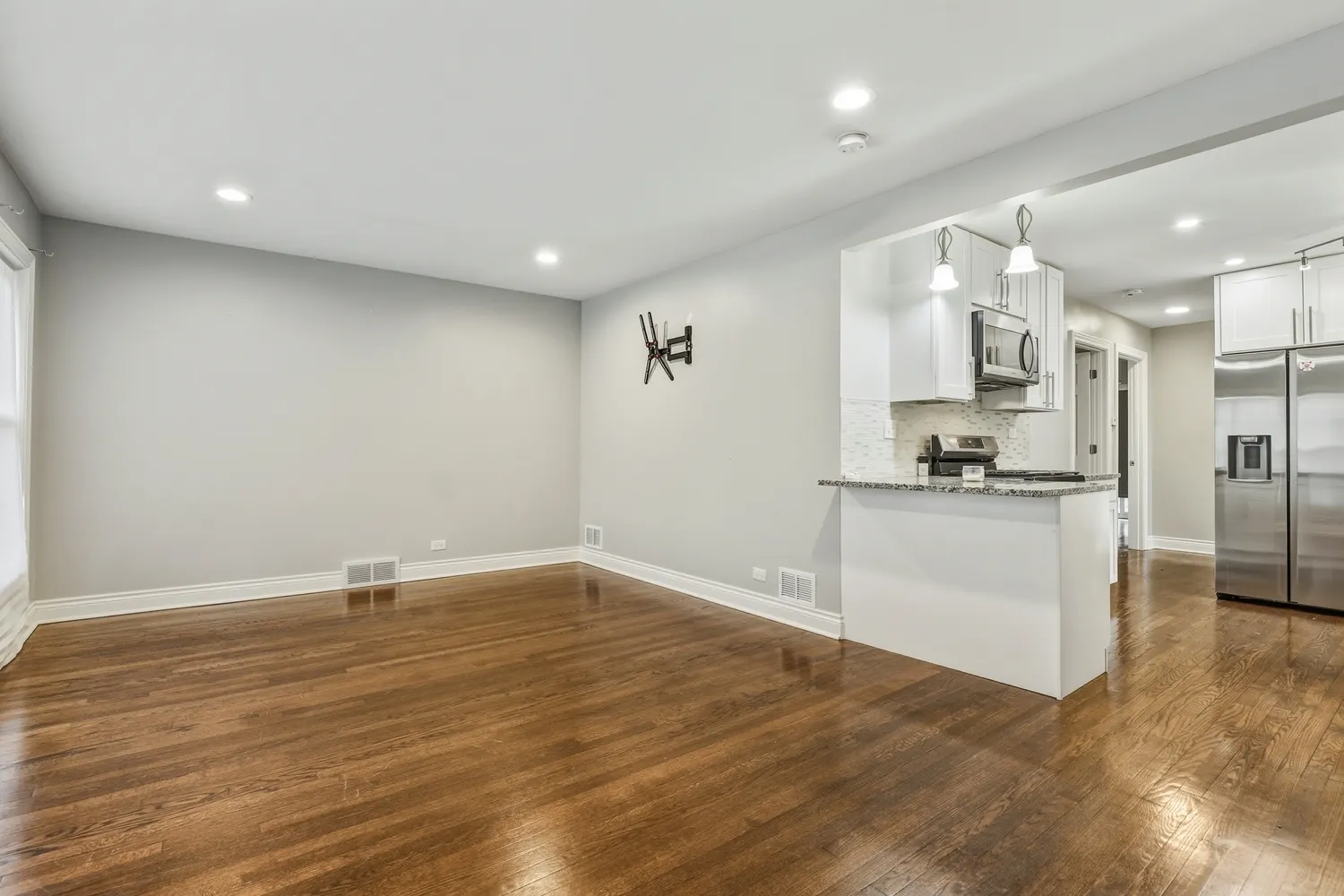 14643 La Salle Street IL