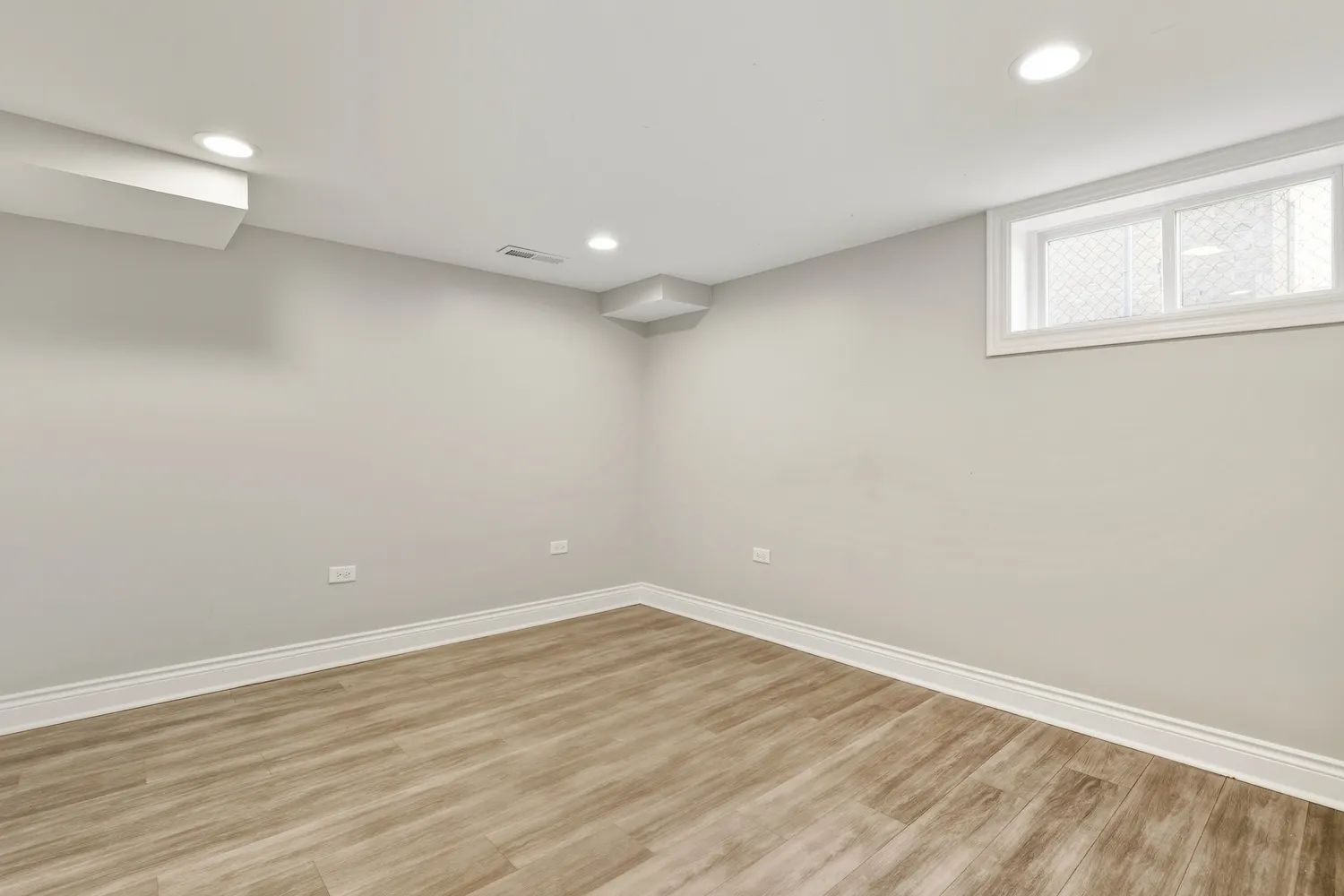 14643 La Salle Street IL