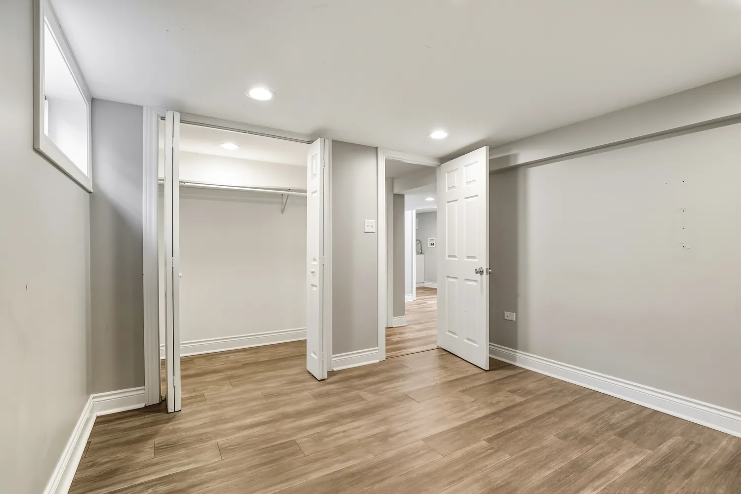 14643 La Salle Street IL