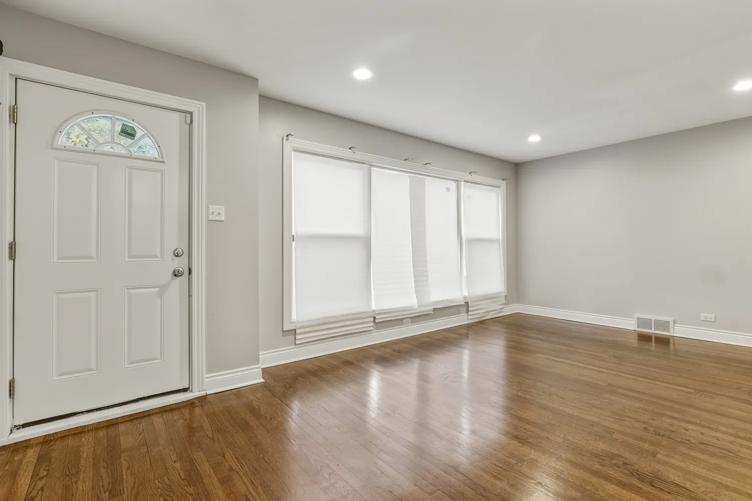 14643 La Salle Street IL