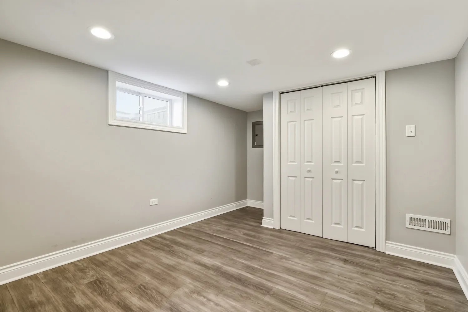 14643 La Salle Street IL