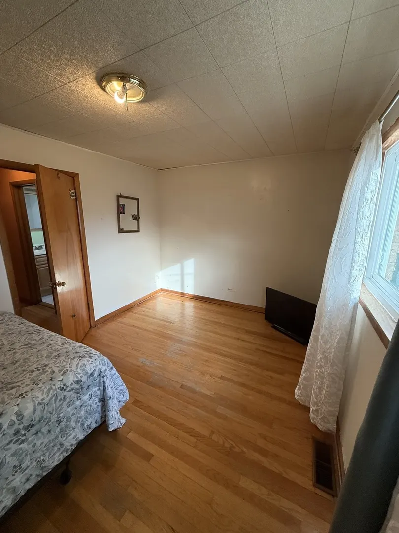 3415 N Kenton Avenue IL