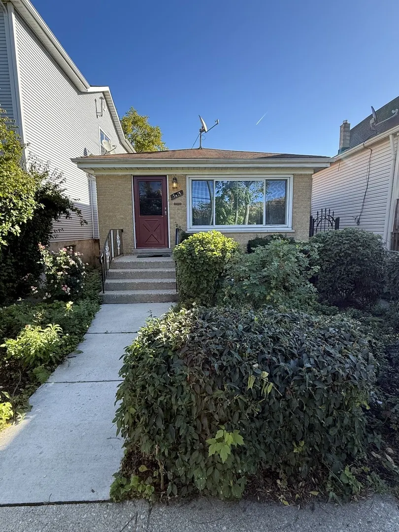 3415 N Kenton Avenue IL