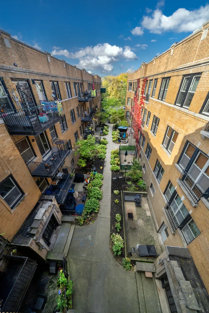 1225 W Greenleaf Avenue 3W IL