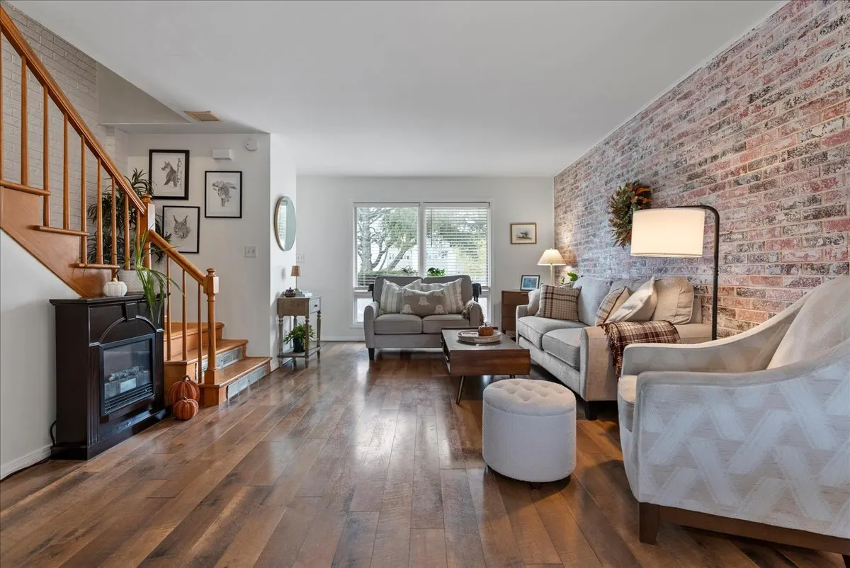 2210 E Lincoln Street IL