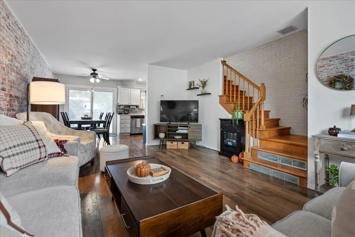 2210 E Lincoln Street IL