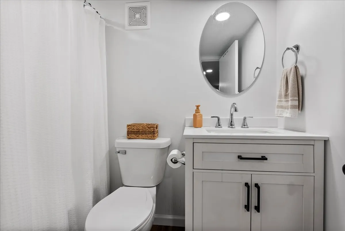 2210 E Lincoln Street IL