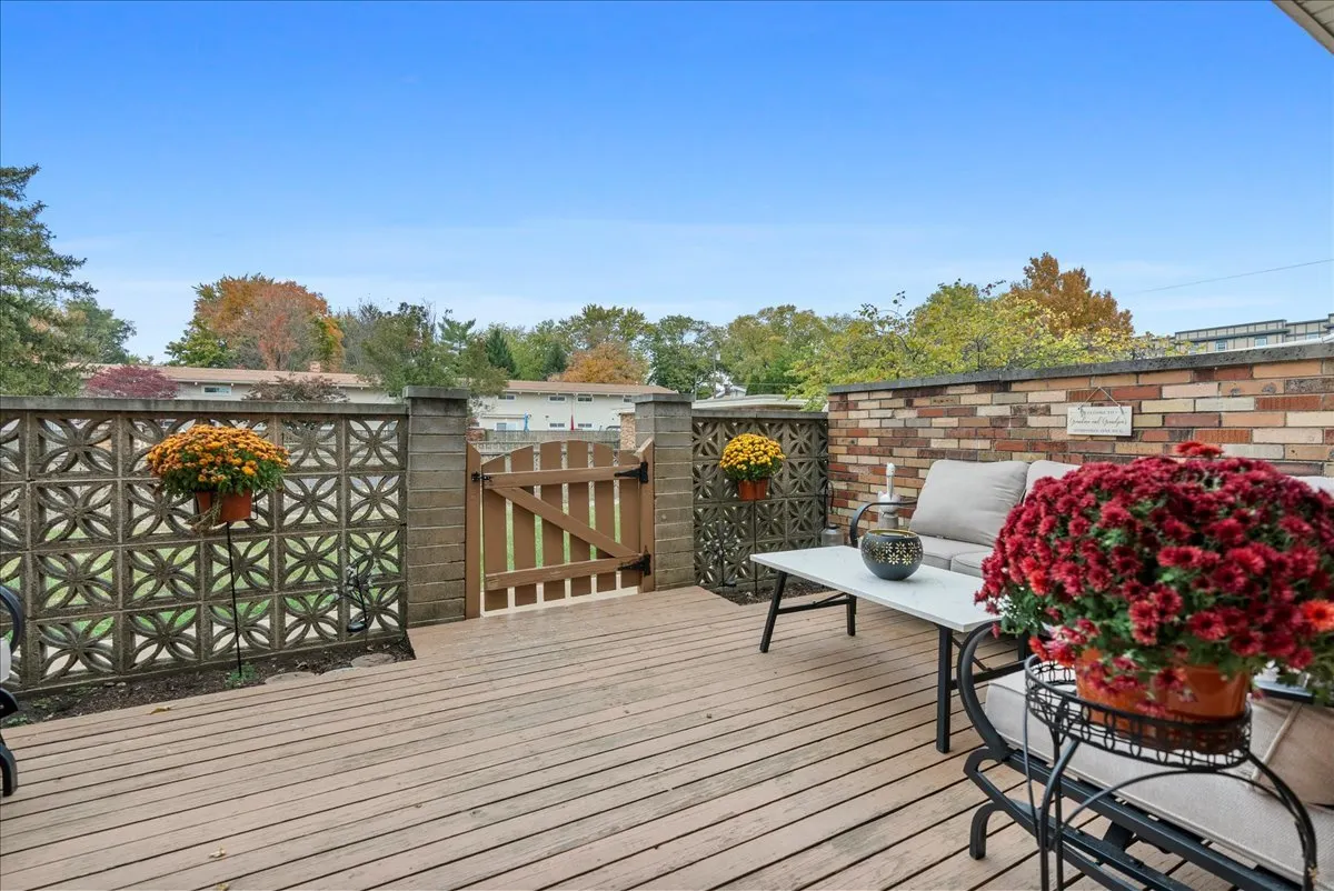 2210 E Lincoln Street IL