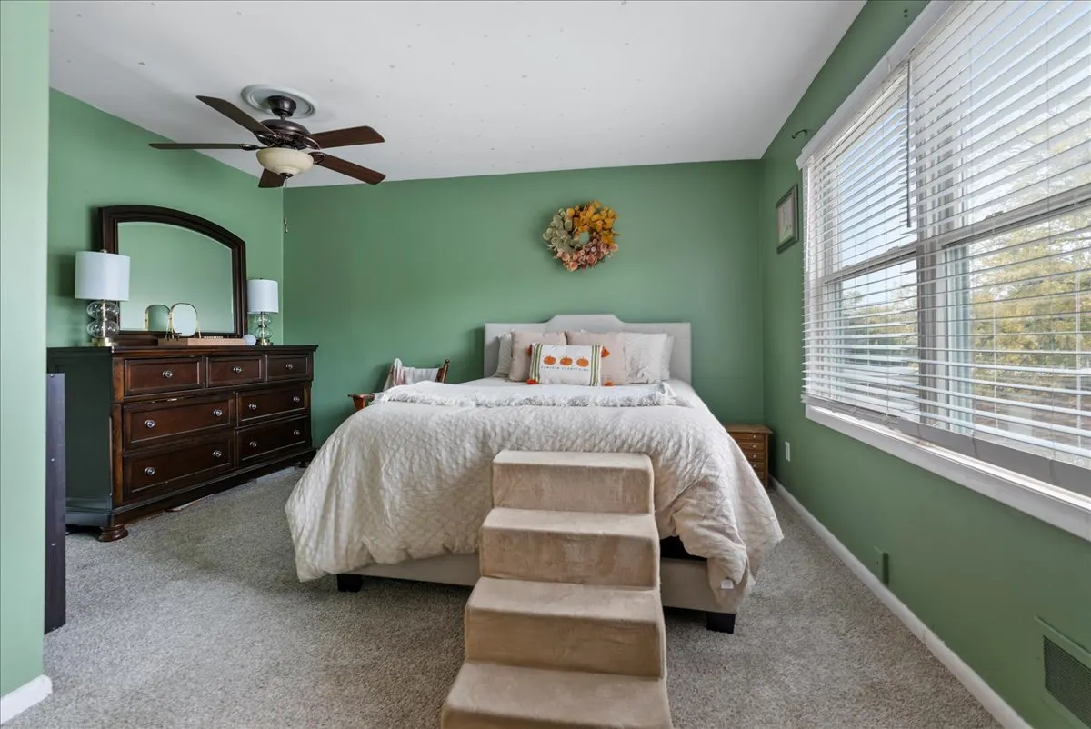 2210 E Lincoln Street IL