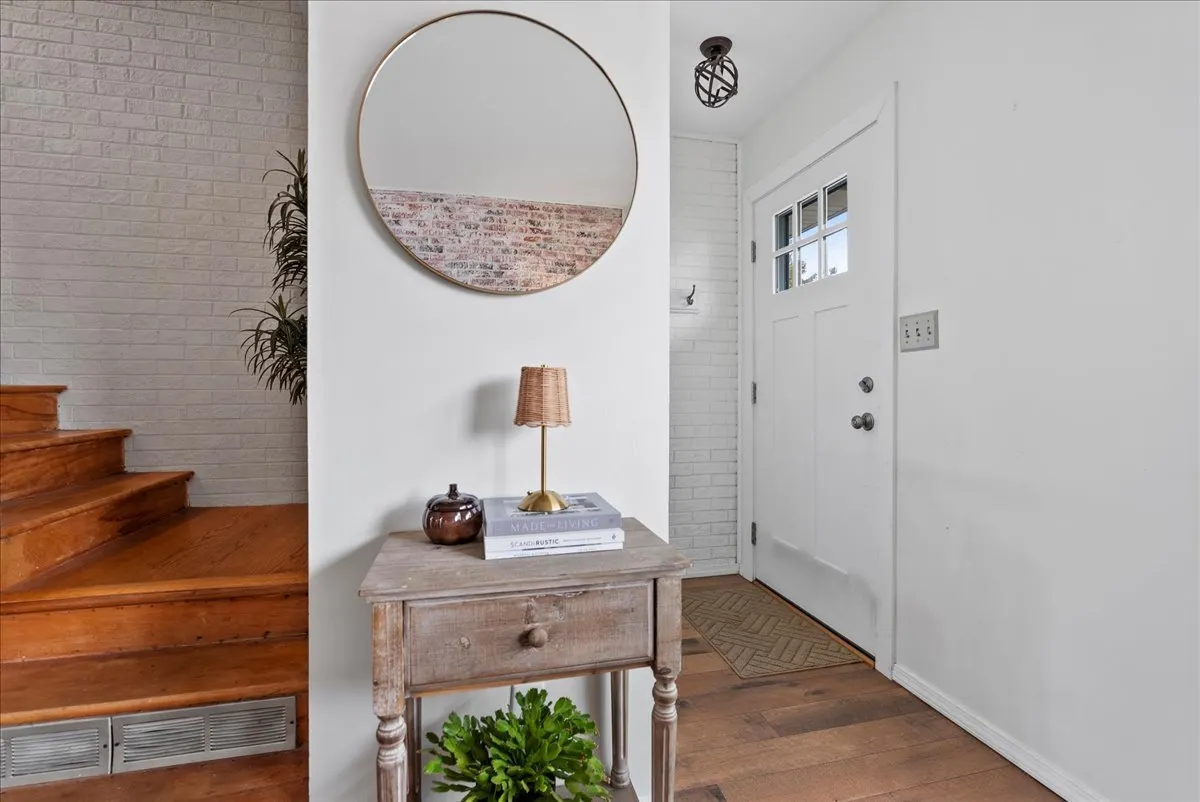 2210 E Lincoln Street IL