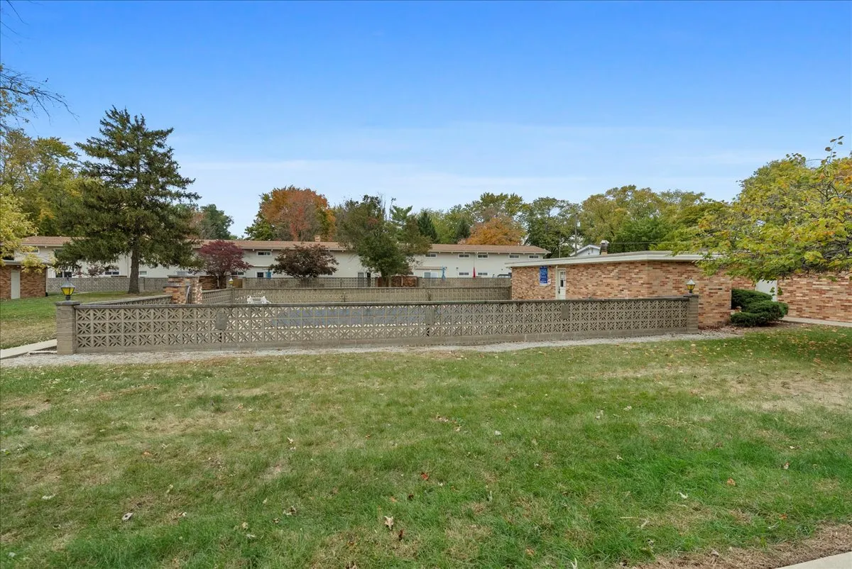 2210 E Lincoln Street IL