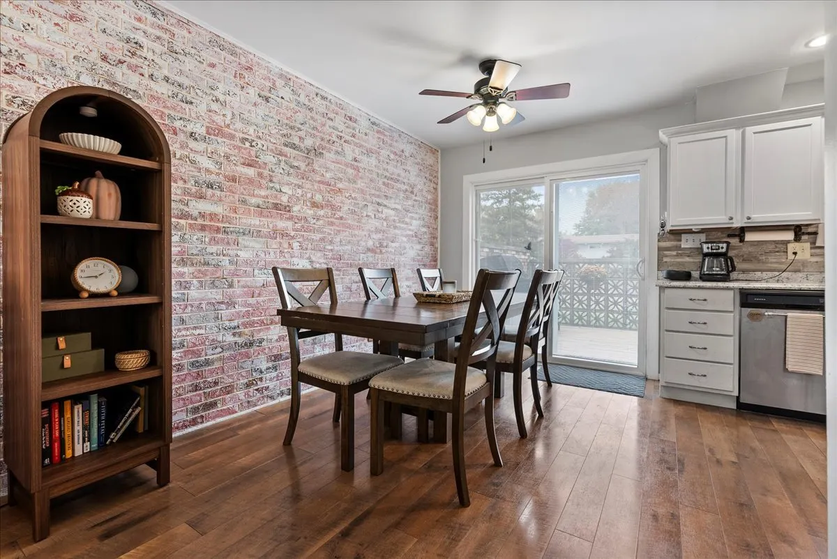 2210 E Lincoln Street IL