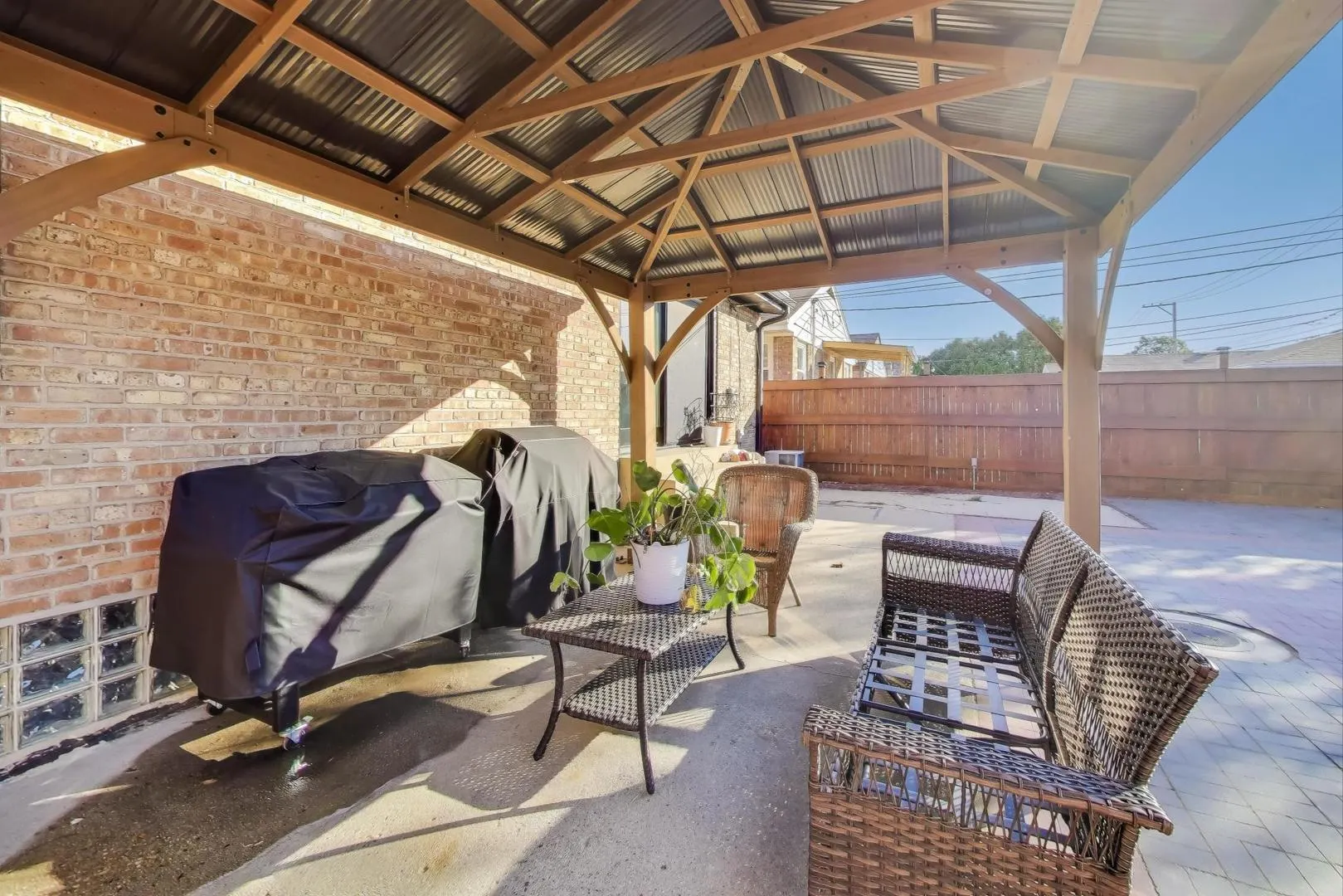 5935 W Henderson Street IL