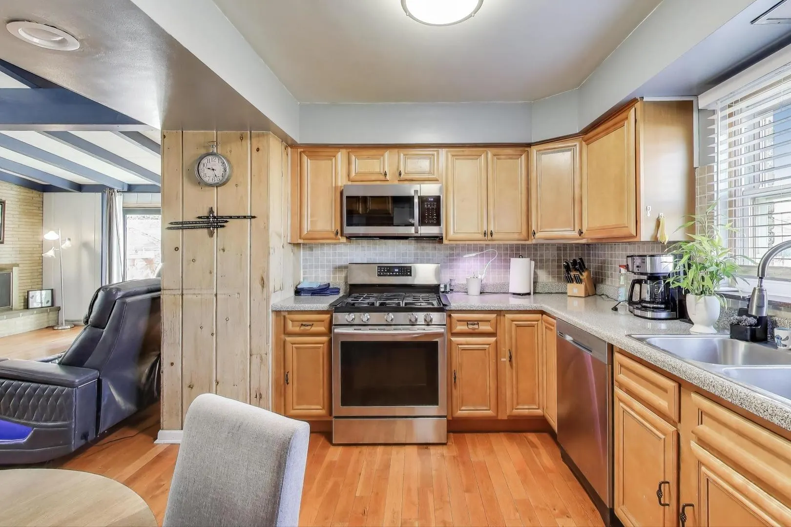 5935 W Henderson Street IL