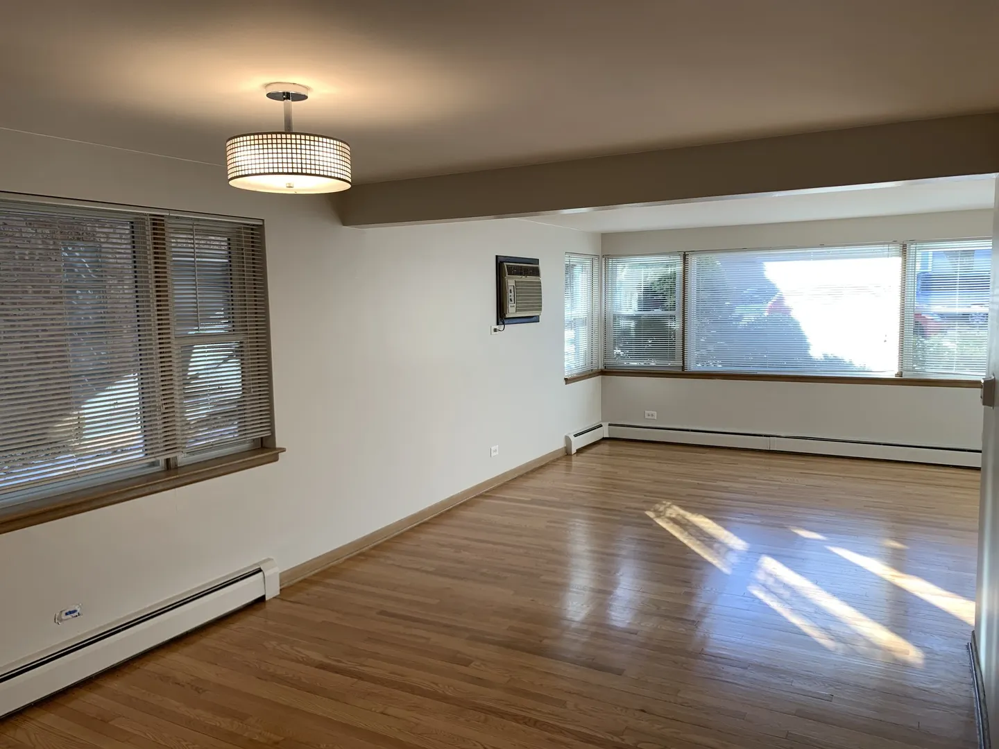 5415 N Monitor Avenue G IL