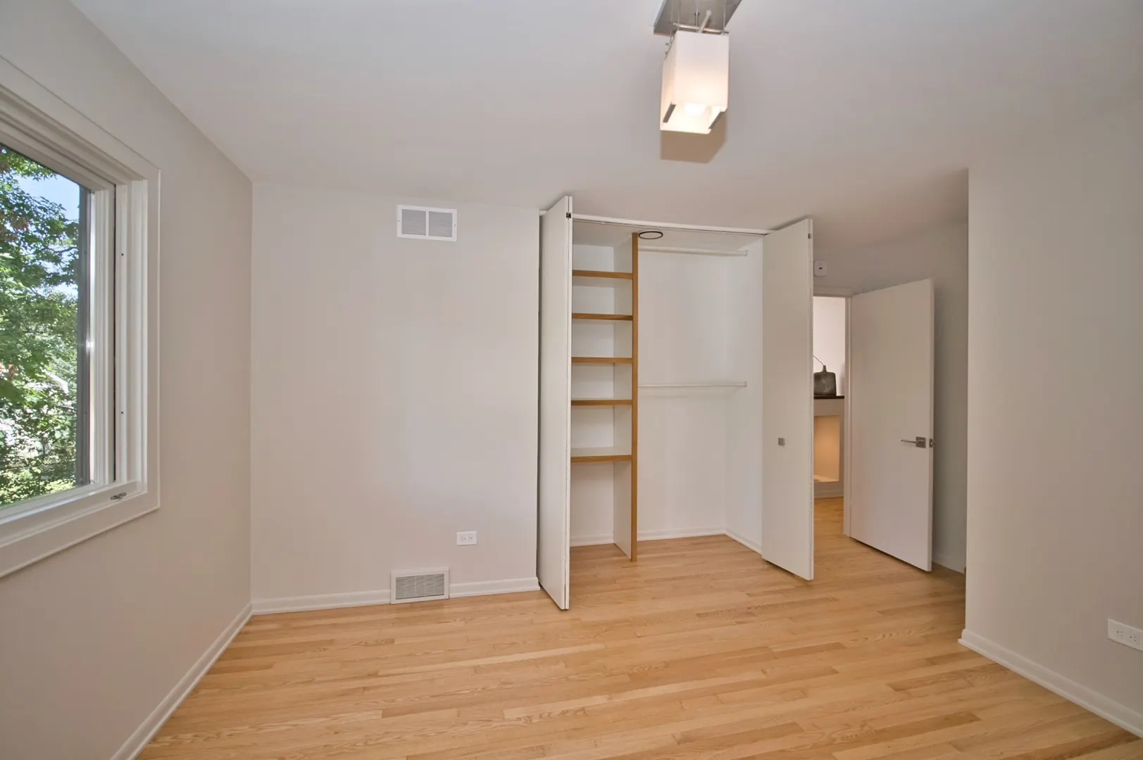 186 W Scranton Avenue IL