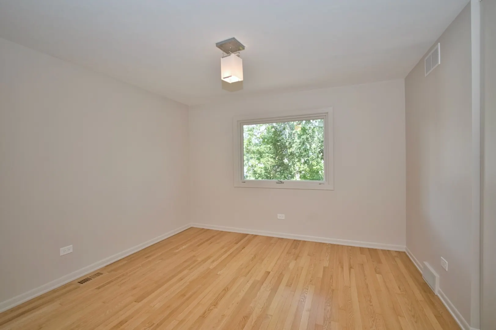 186 W Scranton Avenue IL