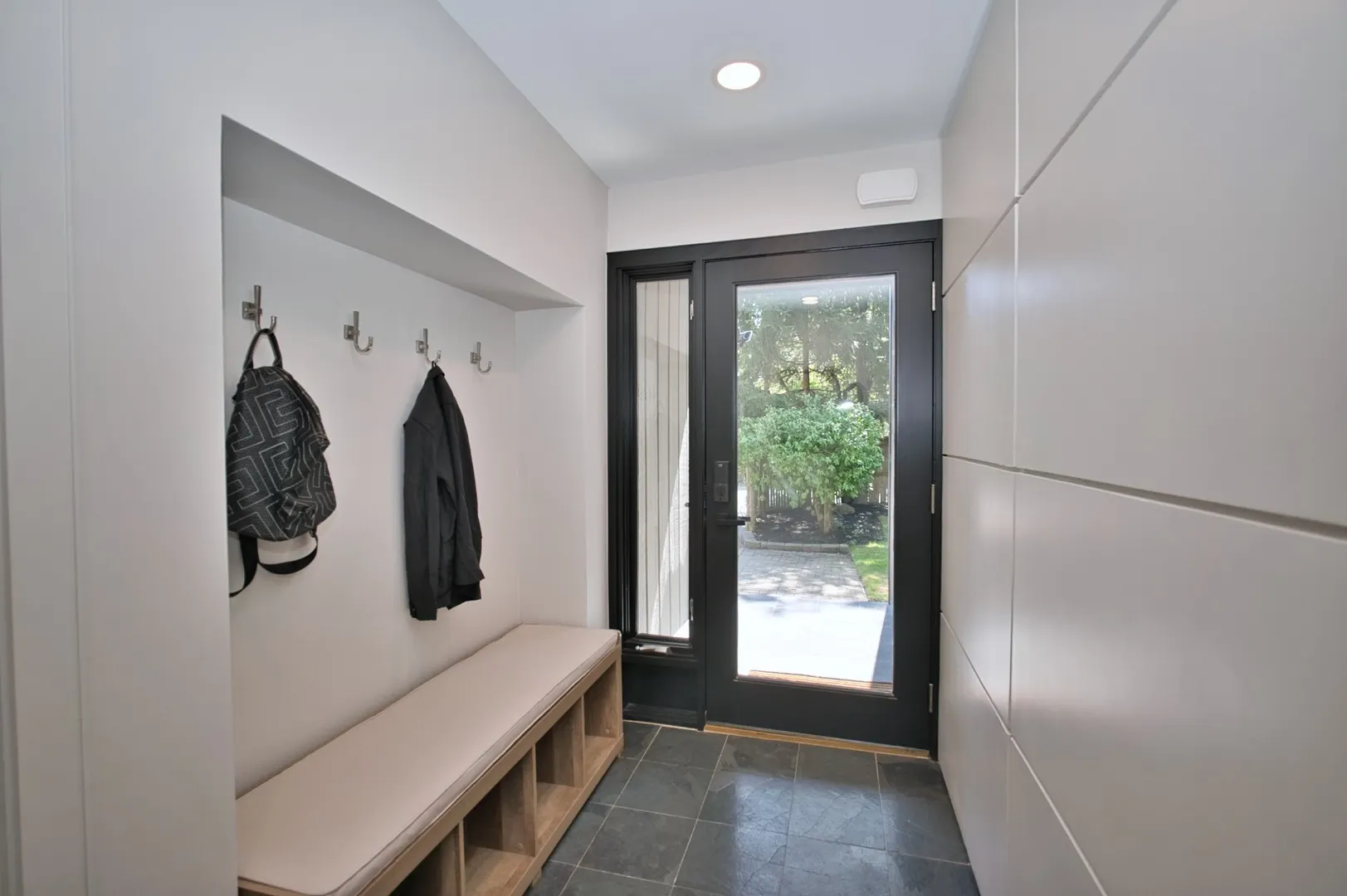 186 W Scranton Avenue IL