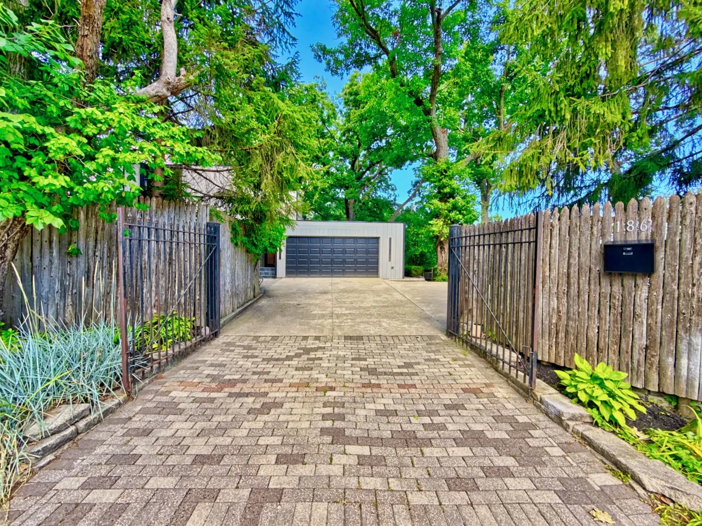 186 W Scranton Avenue IL