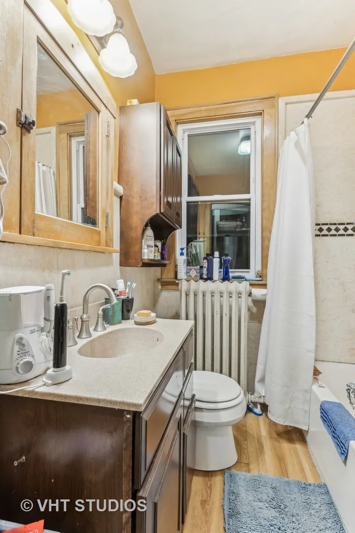 1622 W Devon Avenue IL