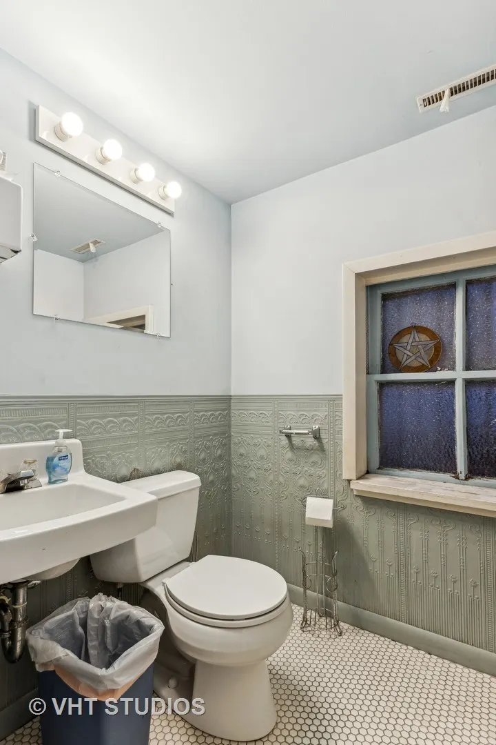 1622 W Devon Avenue IL