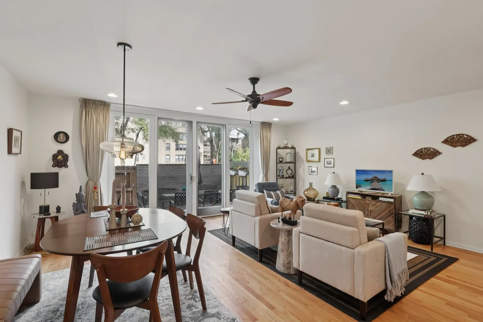 1438 E 55th Street IL