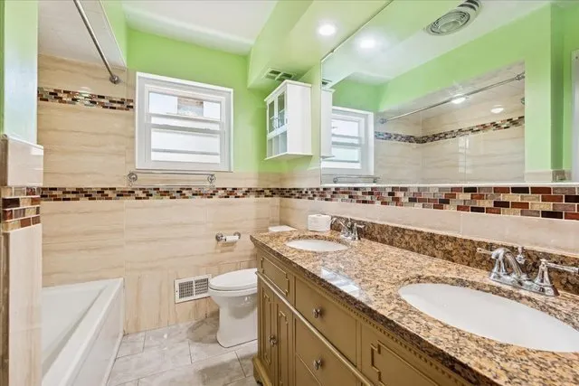 3836 W Estes Avenue IL