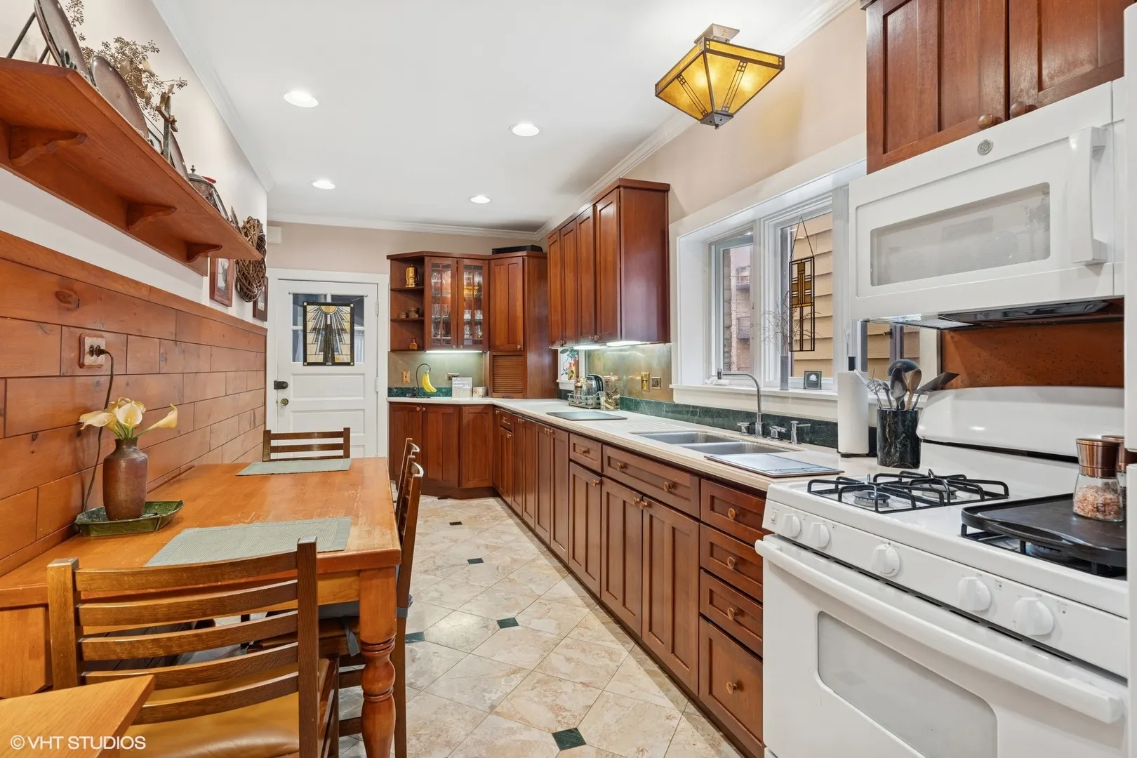 5146 N Leavitt Street 1 IL