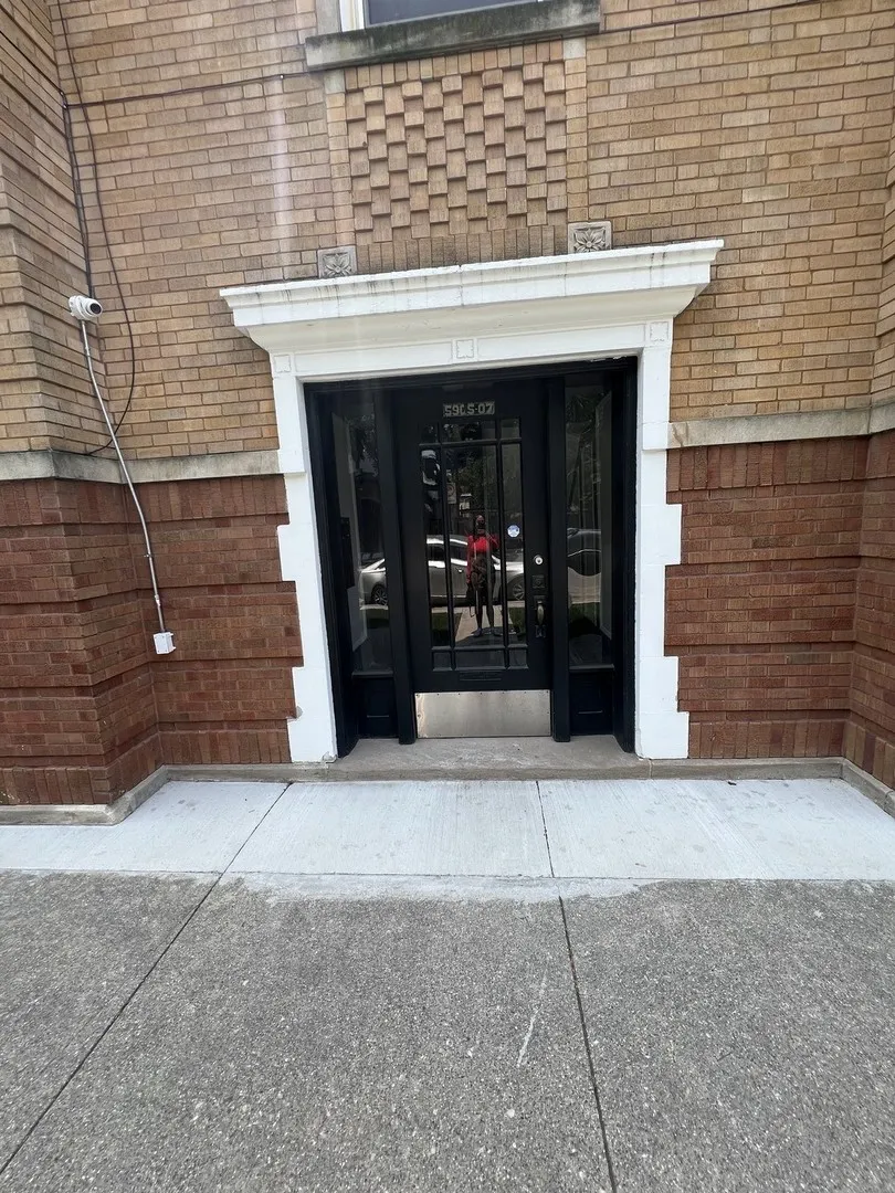 5907 W Arthington Street 1 IL