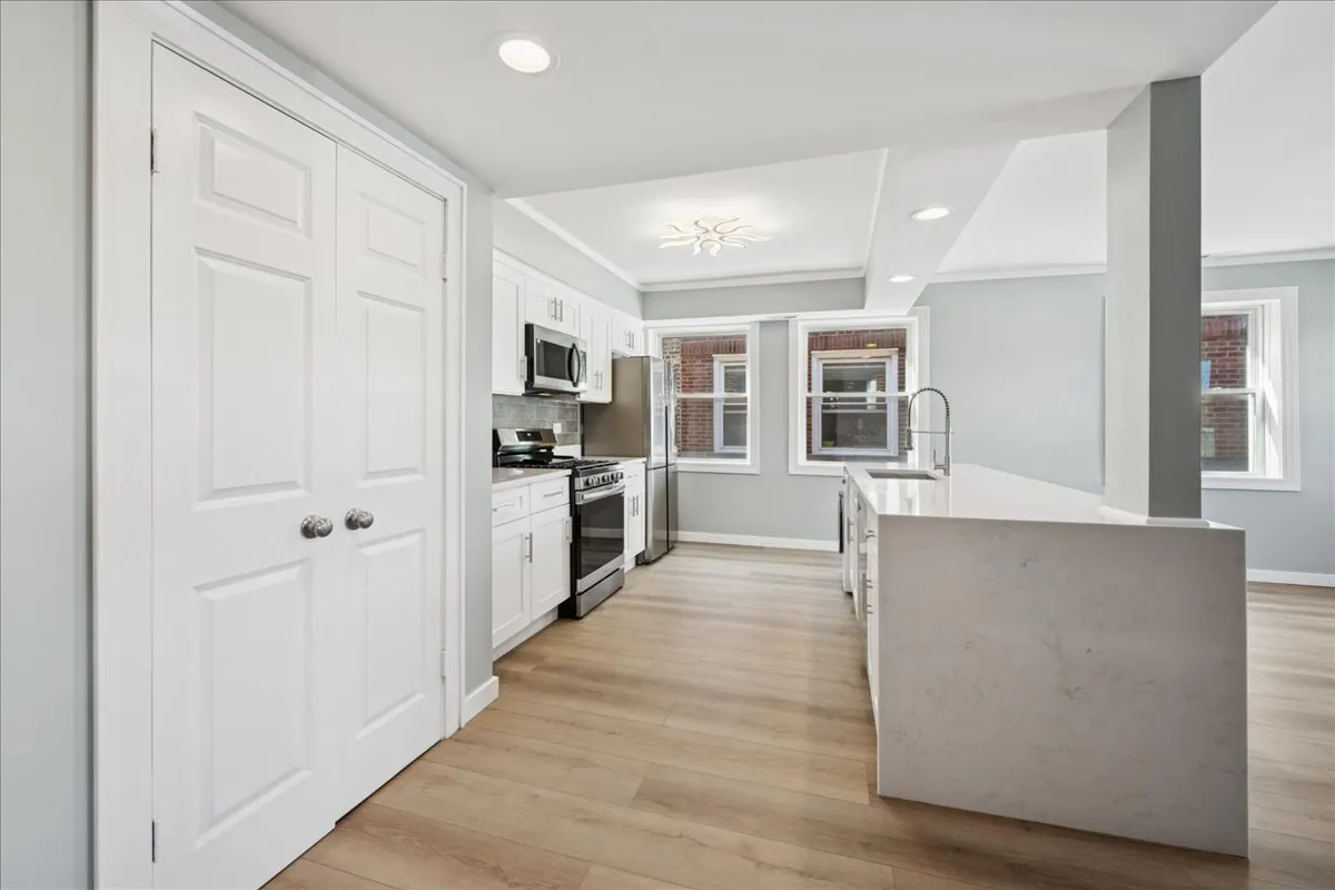 29 E Burlington Street A IL