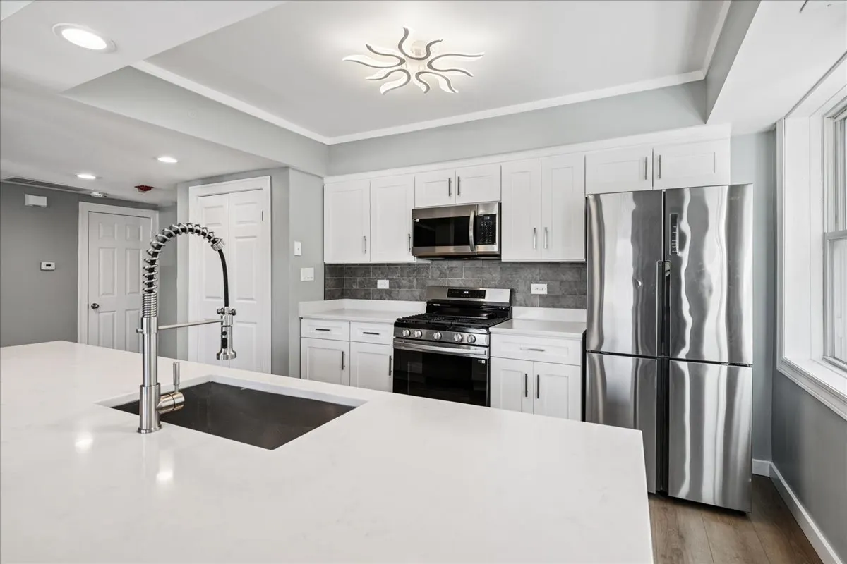 29 E Burlington Street A IL