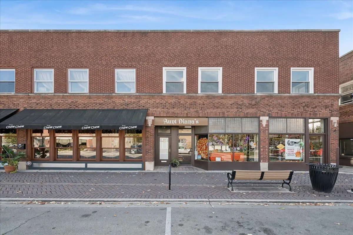 29 E Burlington Street A IL