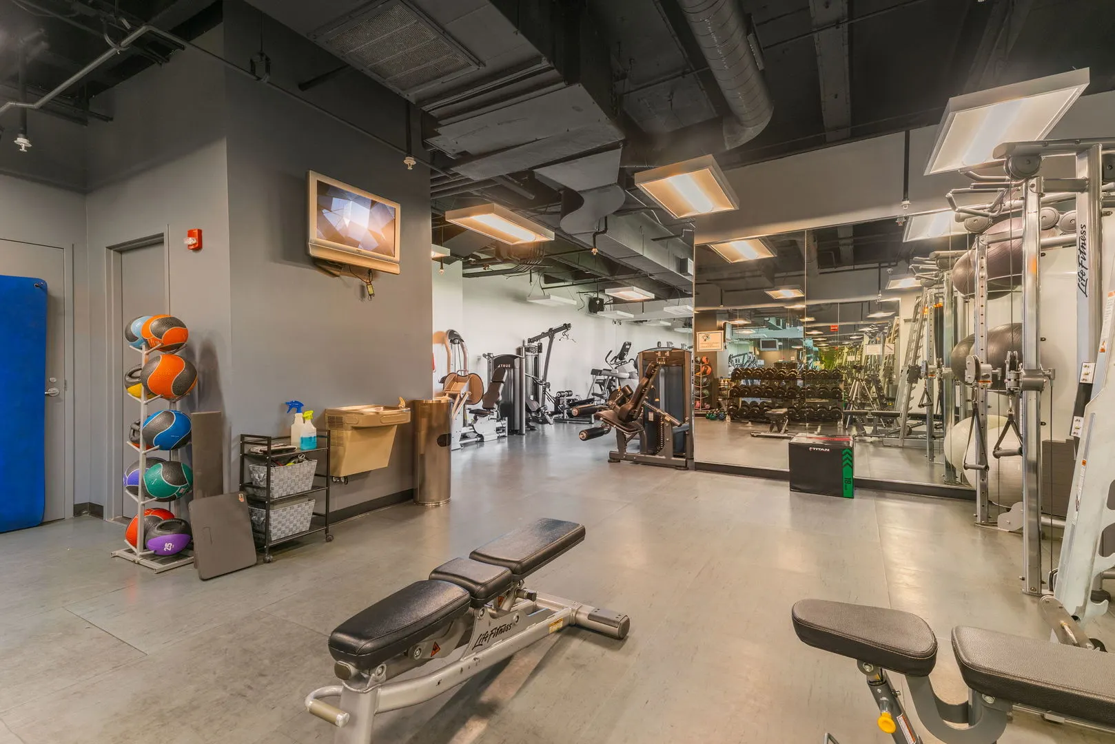 500 W Superior Street 1907 IL