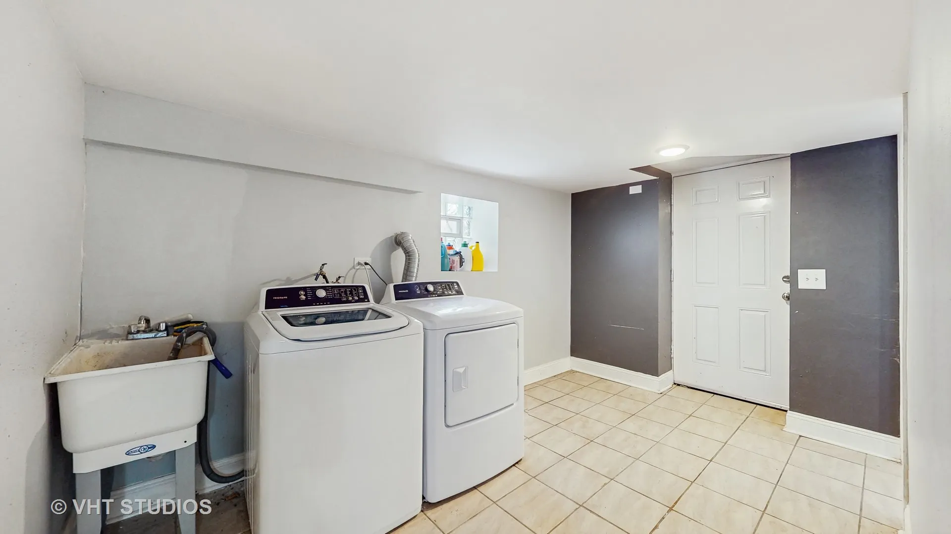 8211 S Cornell Avenue IL