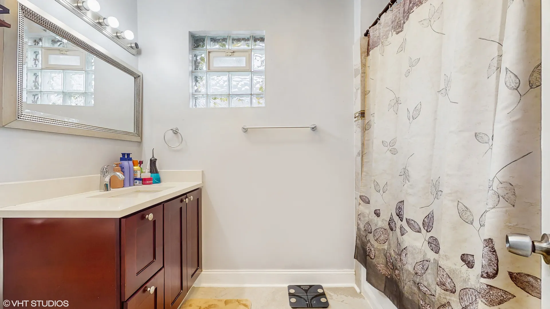 8211 S Cornell Avenue IL